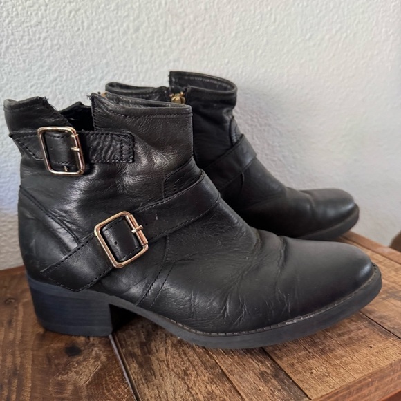 Steve Madden Tiarraa Black Leather Moto Ankle Boots 8.5 Edgy Grunge Streetwear - Picture 2 of 12